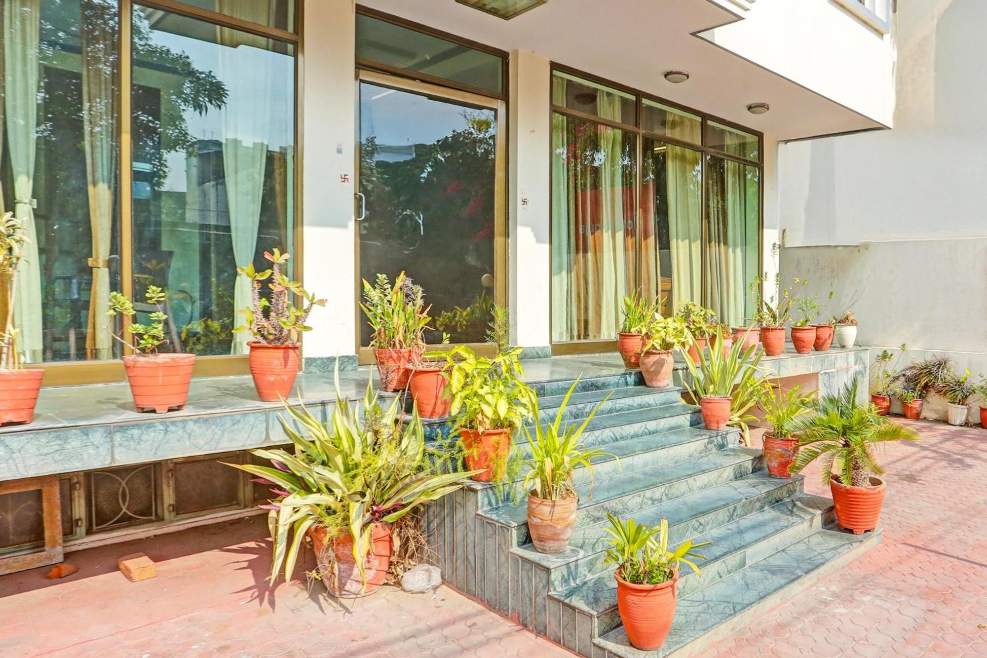Super Collection O Bani Park Near Collectorate Circle Formerly Anuja Palace Jaipur Buitenkant foto